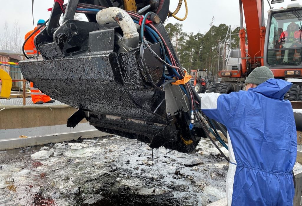 In response to the challenges posed by new low-sulphur marine fuel oils, Lamor is developing solutions for the recovery of these oils. As part of EU’s IMAROS2 project, Lamor is searching for answers to the identified gaps in response technology and methods.